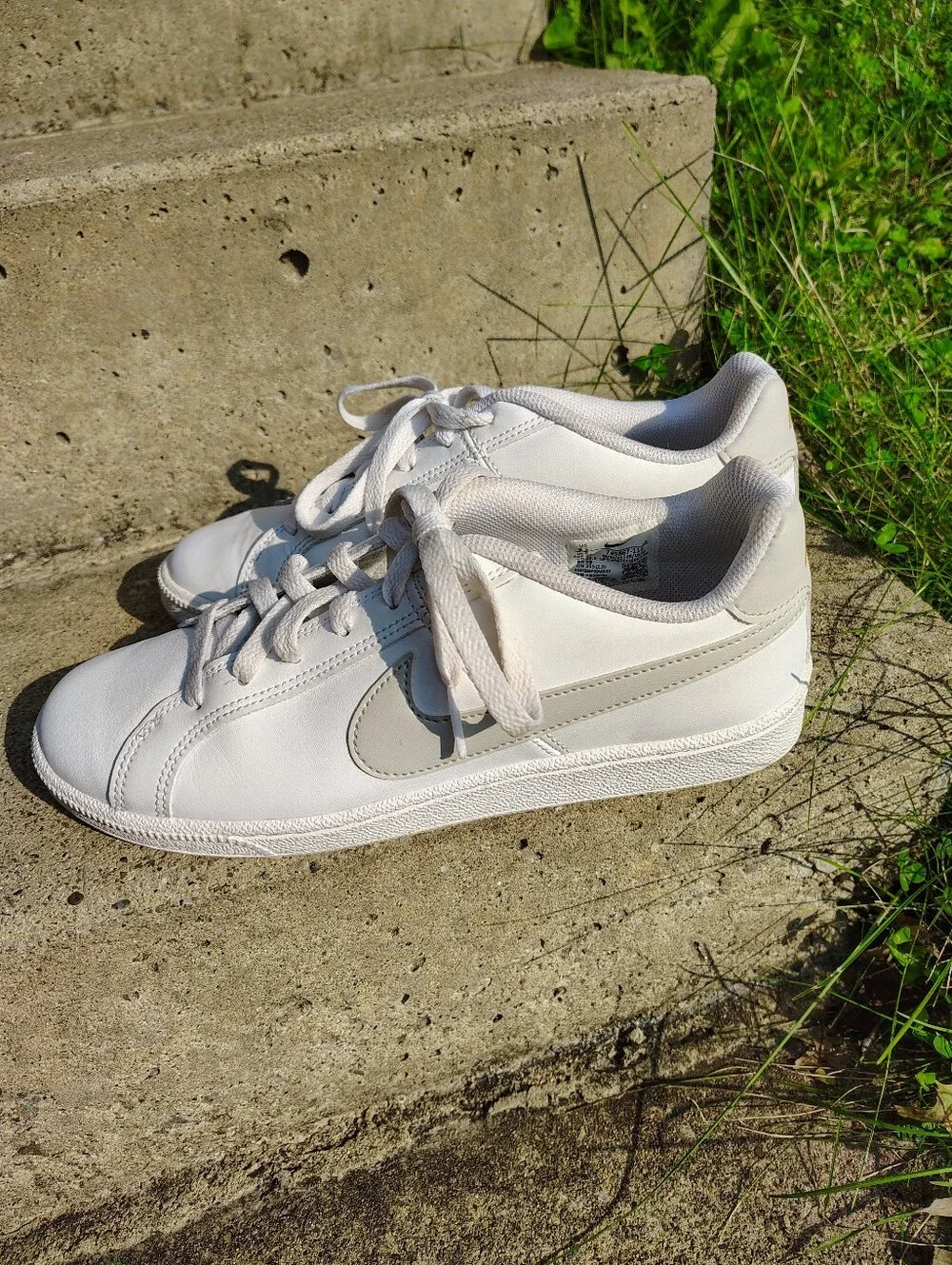 Nike Court Royale White Low Top Sneakers Shoes Womens Size 8.5 Lace Up